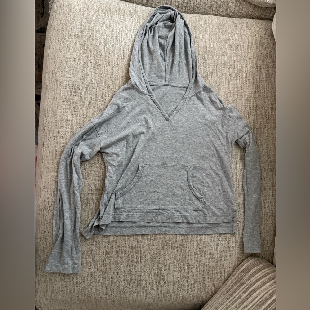 Women’s grey hoodie with front pocket from GAP -XS , super soft